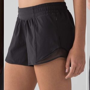Lululemon Hotty Hot Low Rise Short 4" Black Size 6